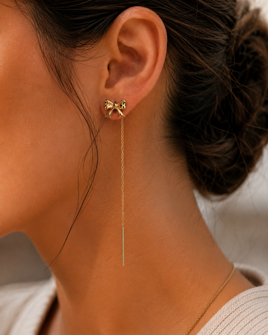 Bow 14K gold threader earrings by Serafino, detail view