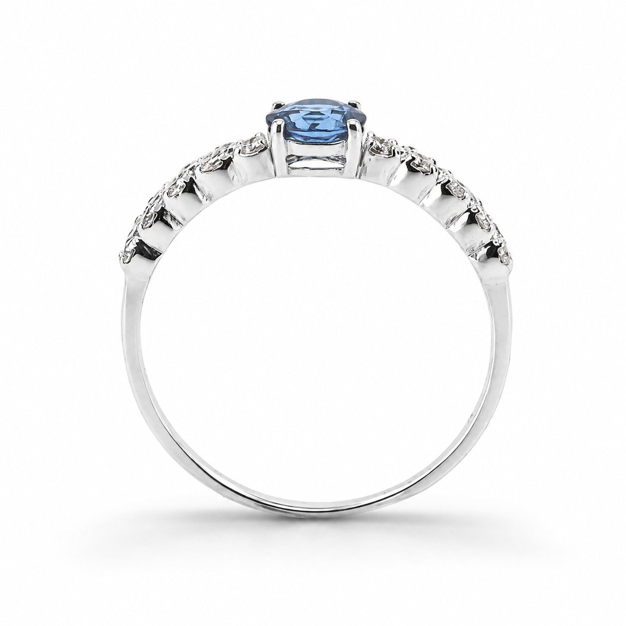 Inel din aur alb de 18K cu safir și diamante