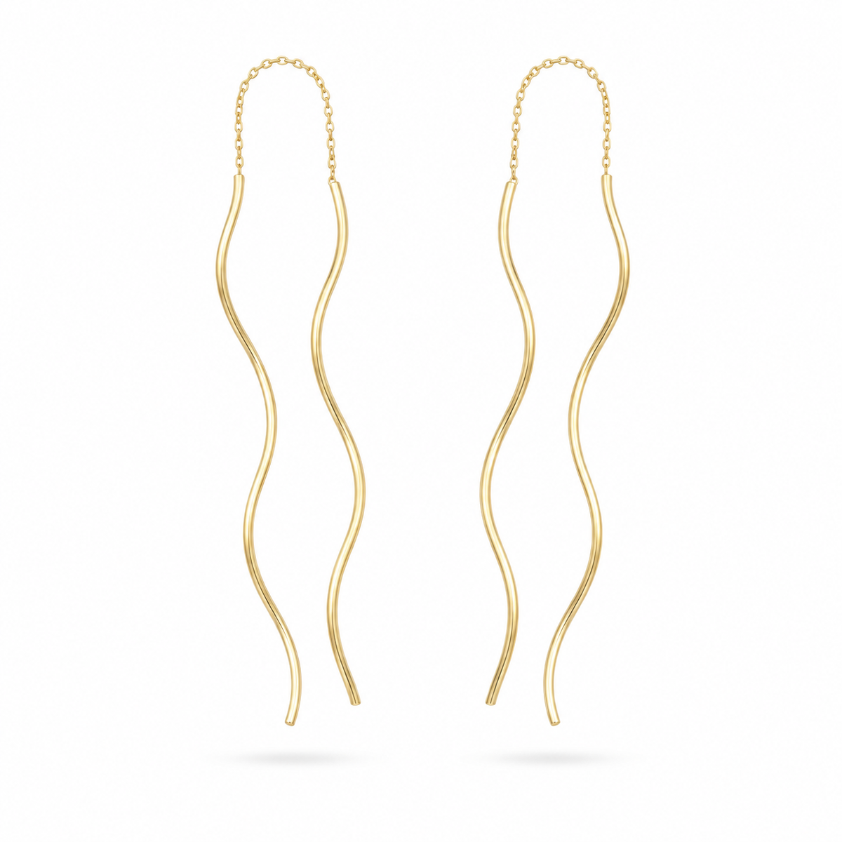 Serata Sinuosa – 14K gold earrings by Serafino, detail view